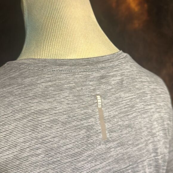 REI Shirt M (5025C) - Picture 3 of 5